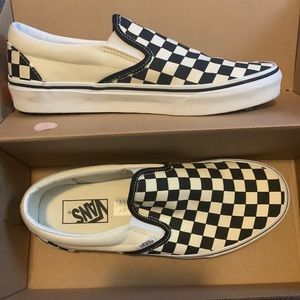Checkered vans. BRAND NEW. Size 9 in womens. I didn’t like them so they’re new.